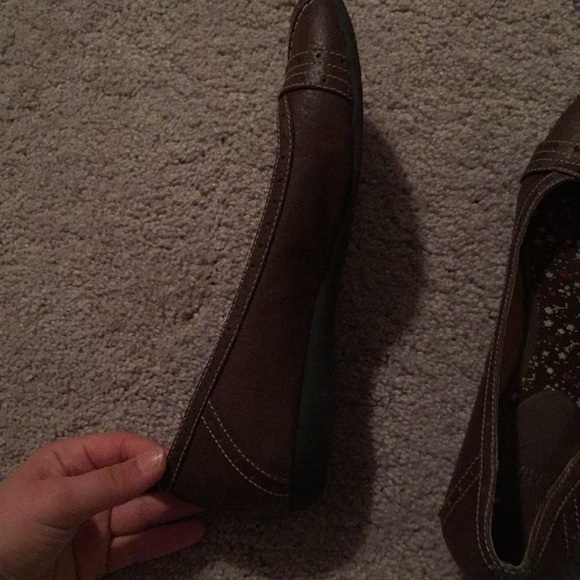 NEW SHOES - Picture 2 of 7